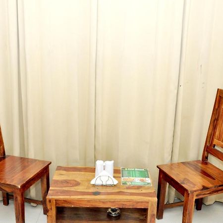 Hotel Almond Zirakpur Bagian luar foto