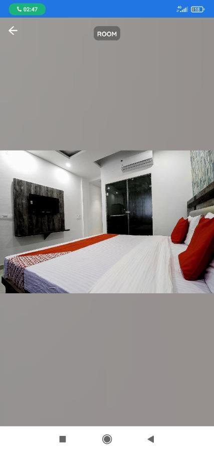 Hotel Almond Zirakpur Bagian luar foto