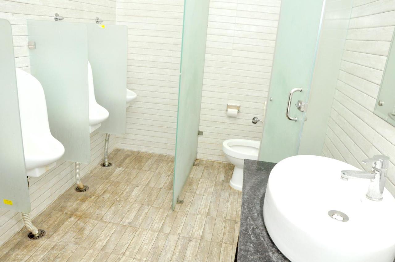 Hotel Almond Zirakpur Bagian luar foto