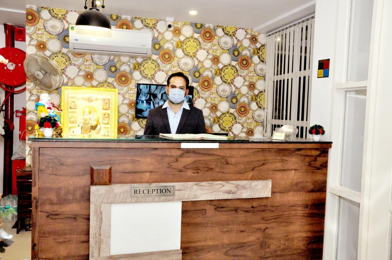 Hotel Almond Zirakpur Bagian luar foto